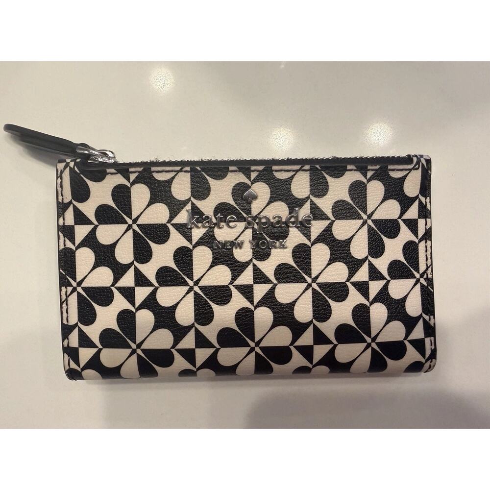 PRICE DROP Kate Spade Hollie Spade Clover Geo bifold wallet Snap Pre Owned - Picture 6 of 10